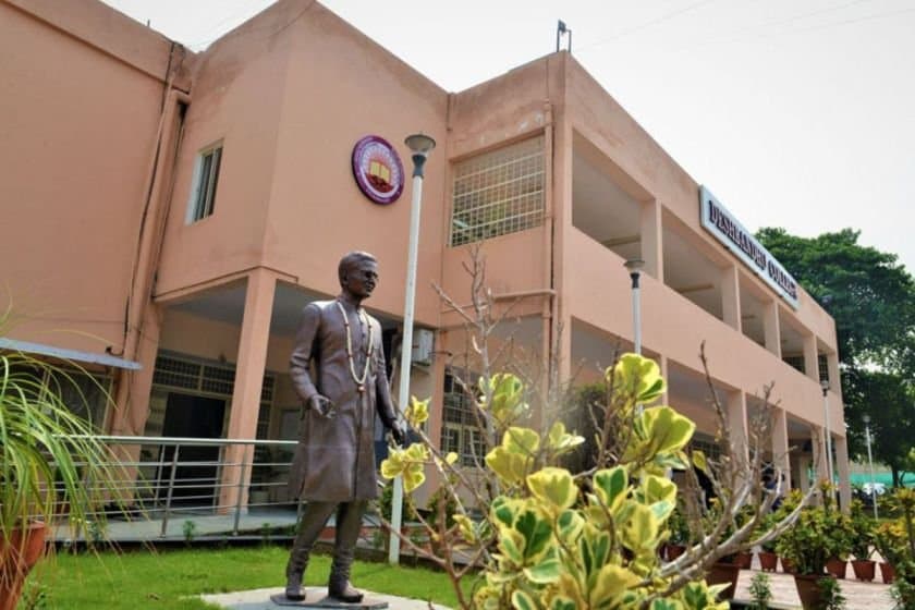 Deshbandhu College campus