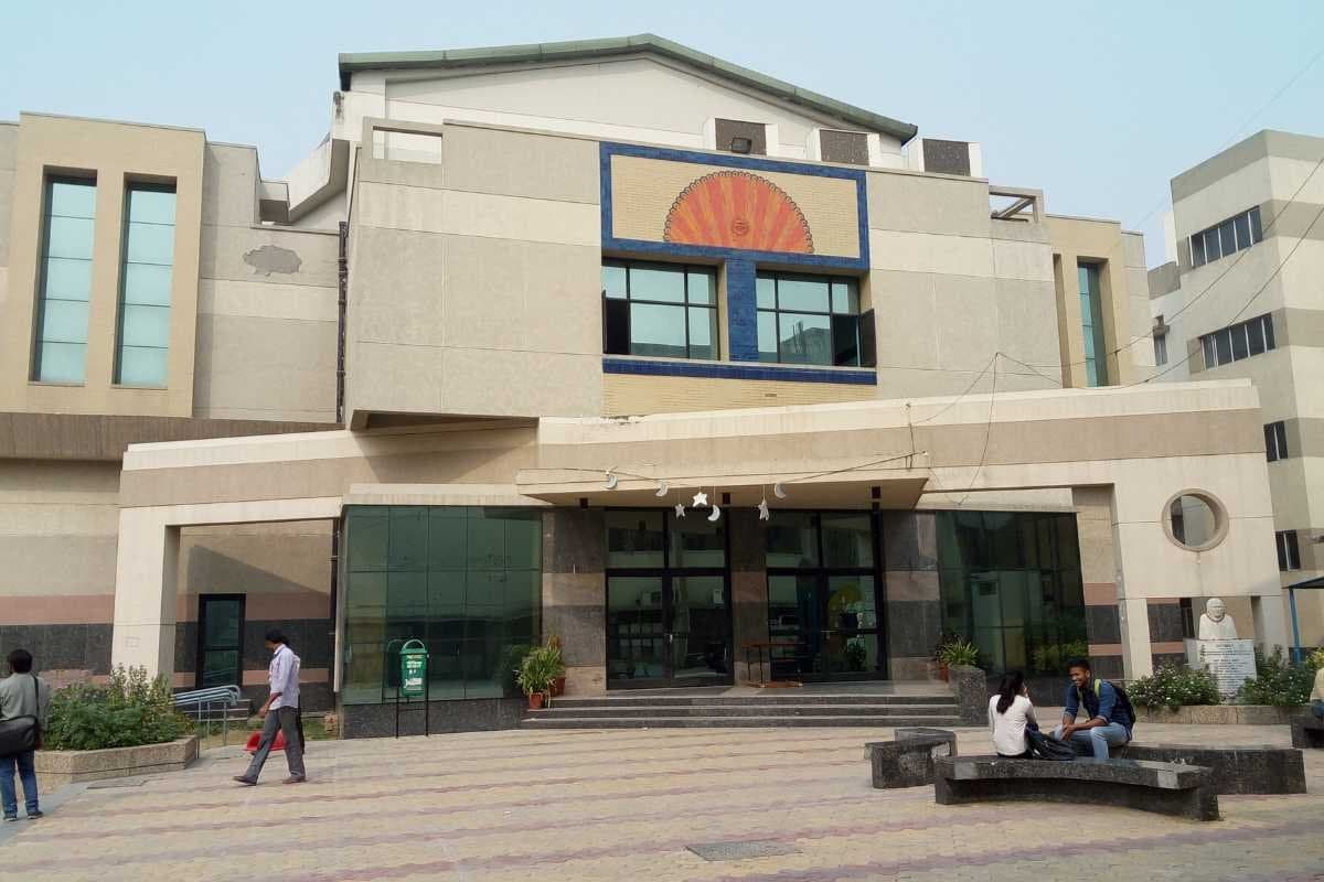 Satyawati College campus