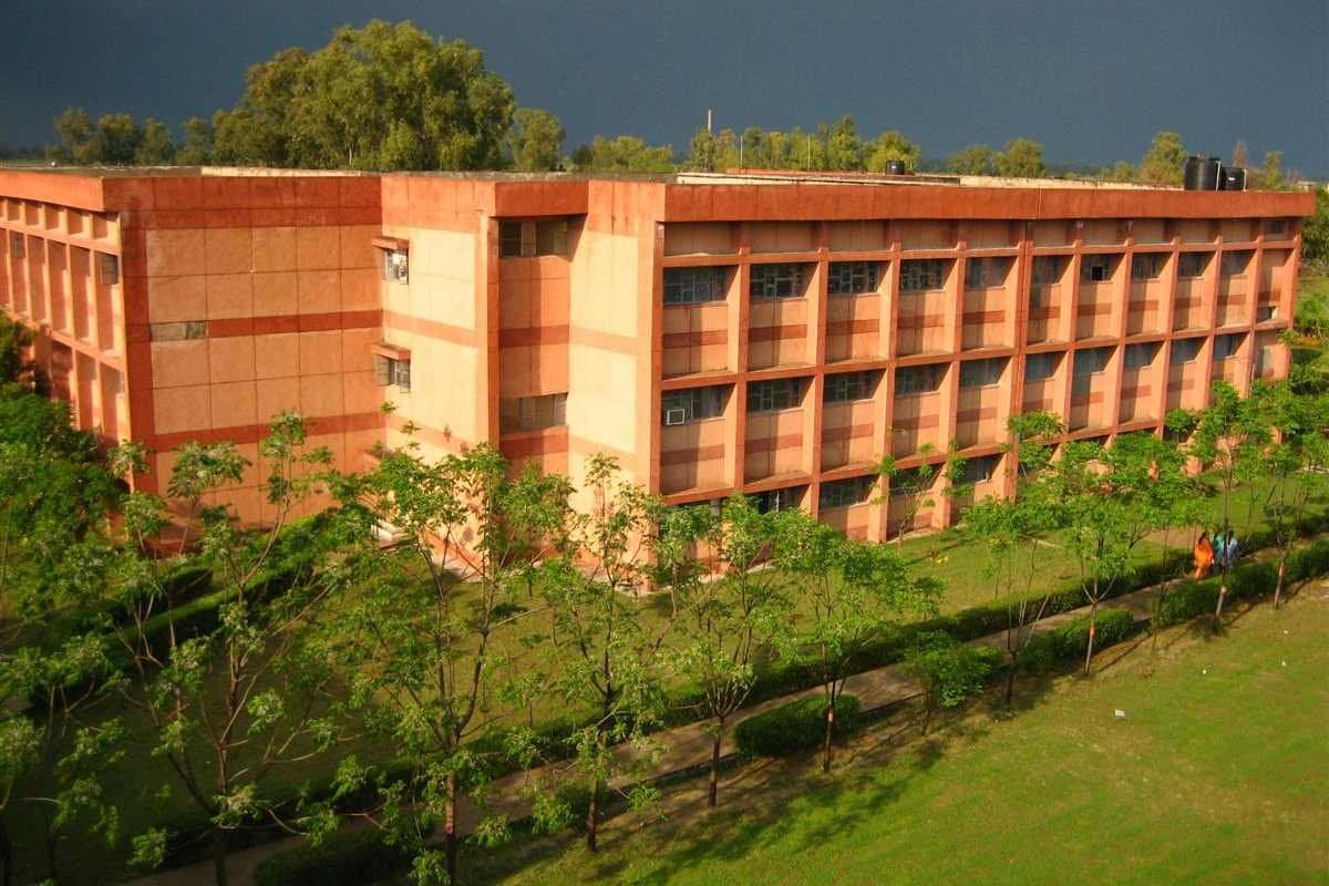 Shaheed Bhagat Singh College campus