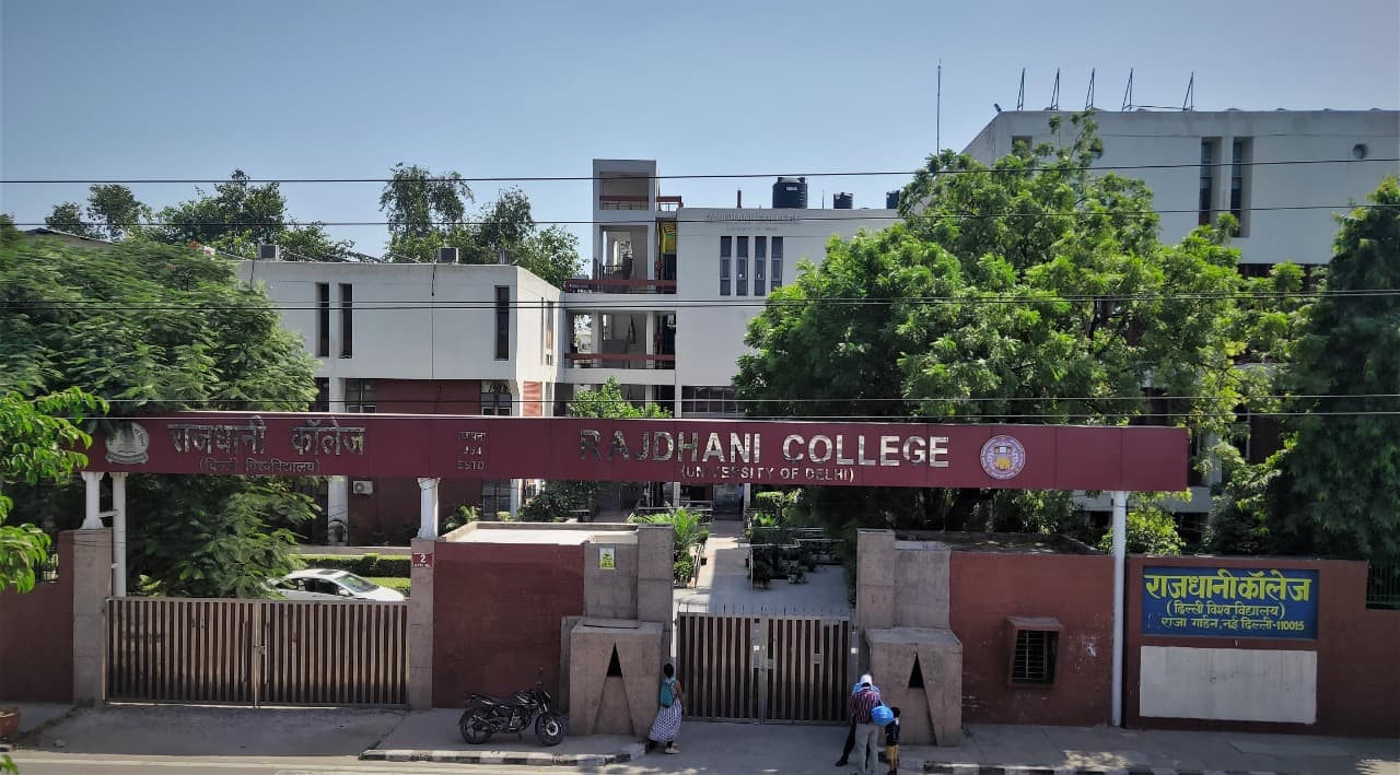 Rajdhani College campus